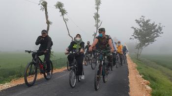 Pengaspalan Jalan Program TMMD Bojonegoro Jangkau Dua Desa, Dandim Pimpin Gowes Bersama
